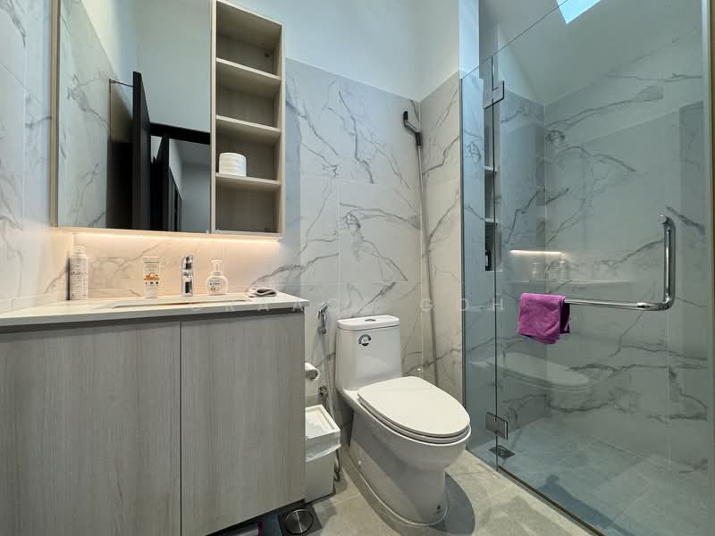 La Salle Villas, La Salle Street, 5 Bedrooms, 2,514 sqft, Terraced House For Rent, by Graace Goh, 500129085 - Bathroom 4 - PropertyGuru.com.sg