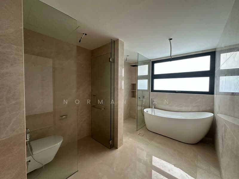 Braddell Heights Estate, Matlock Rise, 6 Bedrooms, 8,965 sqft, Bungalow House For Sale, by Norman Tan, 500129089 - Bathroom - PropertyGuru.com.sg