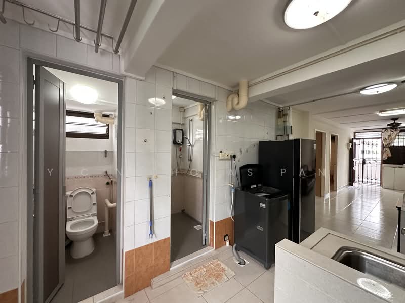 124 Lorong 1 Toa Payoh, 124 Lorong 1 Toa Payoh, 3 Bedrooms, 722 sqft, HDB Flat For Sale, by Y C Nicholas Pang, 500129104 - Bathroom - PropertyGuru.com.sg