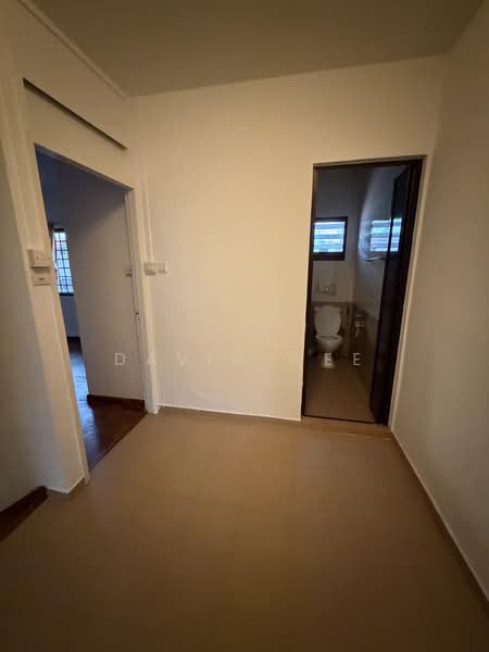 Teacher's Housing Estate, 23 Tagore Avenue, 4 Bedrooms, 2,500 sqft, Terraced House For Rent, by David Wee, 500129157 - Bathroom - PropertyGuru.com.sg