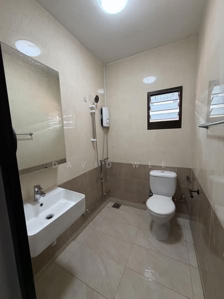 Teacher's Housing Estate, 23 Tagore Avenue, 4 Bedrooms, 2,500 sqft, Terraced House For Rent, by David Wee, 500129157 - Bathroom - PropertyGuru.com.sg