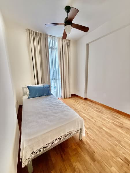 The Lakeshore, 31 Jurong West Street 41, 2 Bedrooms, 926 sqft, Condominium For Rent, by Kean Ng 黄和杰, 500129179 - Bedroom - PropertyGuru.com.sg