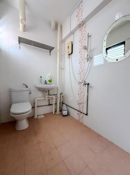 104 Bukit Purmei Road, 104 Bukit Purmei Road, 2 Bedrooms, 785 sqft, HDB Flat For Sale, by Josephine Sim, 500129182 - Bathroom - PropertyGuru.com.sg