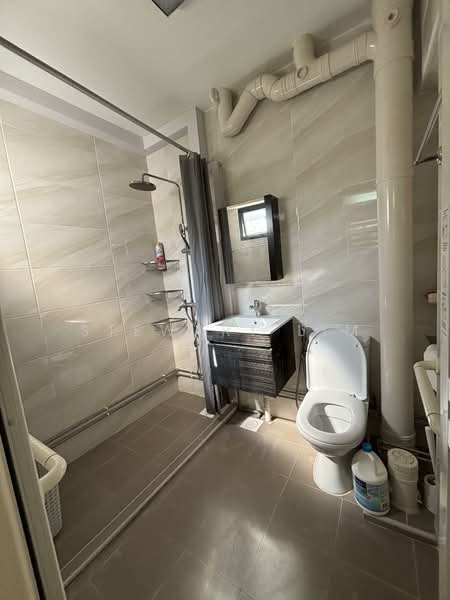 524 Bukit Batok Street 52, 524 Bukit Batok Street 52, 4 Bedrooms, 1,572 sqft, HDB Flat For Sale, by Stewart Lim, 500129189 - Bathroom - PropertyGuru.com.sg