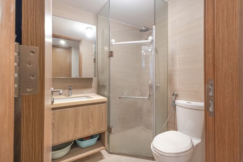Kingsford Waterbay, 66 Upper Serangoon View, 2 Bedrooms, 678 sqft, Condominium For Sale, by Zee Koh, 500129201 - Bathroom - PropertyGuru.com.sg