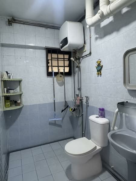 762 Bedok Reservoir View, 762 Bedok Reservoir View, 3 Bedrooms, 1,130 sqft, HDB Flat For Sale, by Normi Wahab, 500129216 - Bathroom - PropertyGuru.com.sg