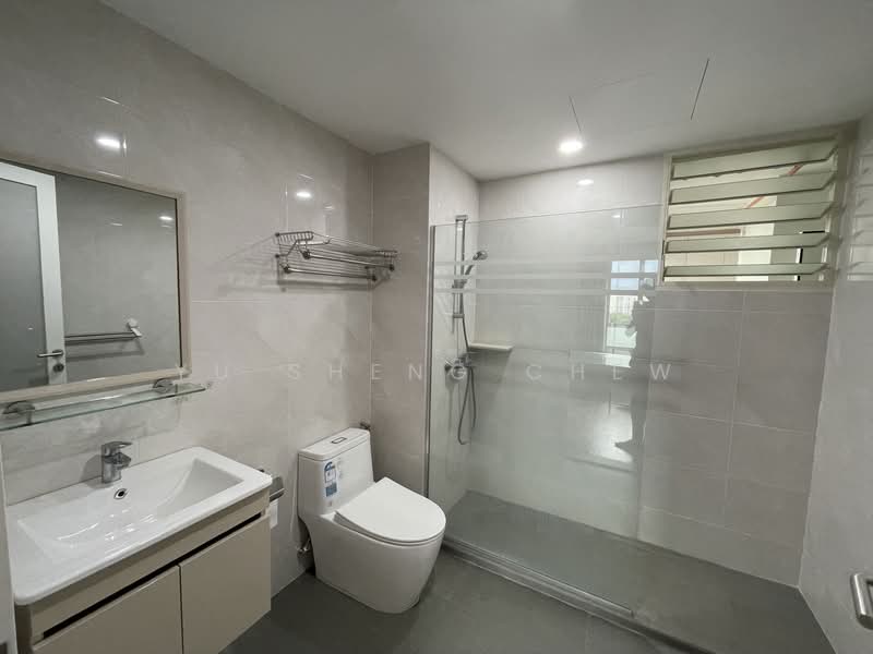 Yishun Emerald, 20 Canberra Drive, 2 Bedrooms, 1,023 sqft, Condominium For Sale, by Yu Sheng Chew, 500129218 - Bathroom - PropertyGuru.com.sg