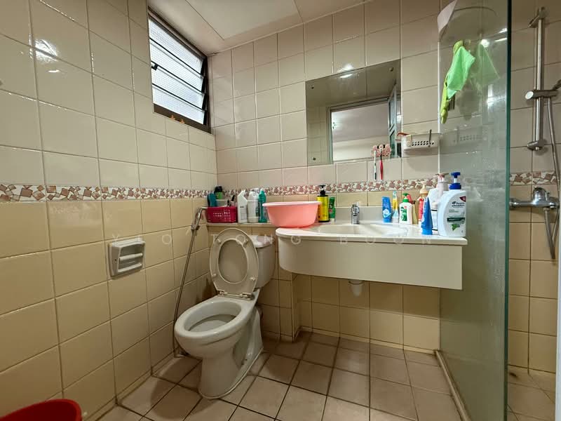 678C Jurong West Street 64, 678C Jurong West Street 64, 3 Bedrooms, 990 sqft, HDB Flat For Sale, by Yeo Tong Boon, 500129229 - Bathroom - PropertyGuru.com.sg