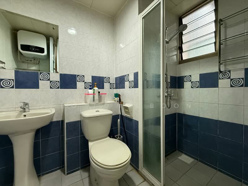 678C Jurong West Street 64, 678C Jurong West Street 64, 3 Bedrooms, 990 sqft, HDB Flat For Sale, by Yeo Tong Boon, 500129229 - Bathroom - PropertyGuru.com.sg