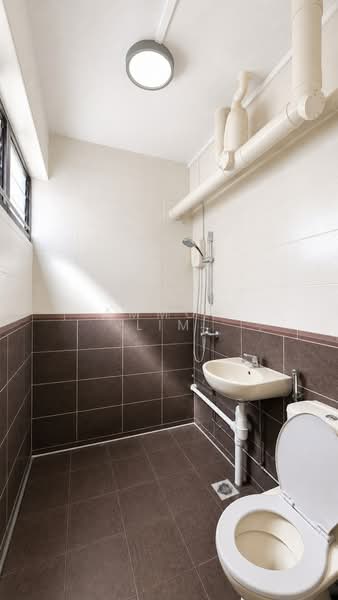 117 Yishun Ring Road, 117 Yishun Ring Road, 3 Bedrooms, 797 sqft, HDB Flat For Sale, by Ammon Lim, 500129234 - Bathroom - PropertyGuru.com.sg