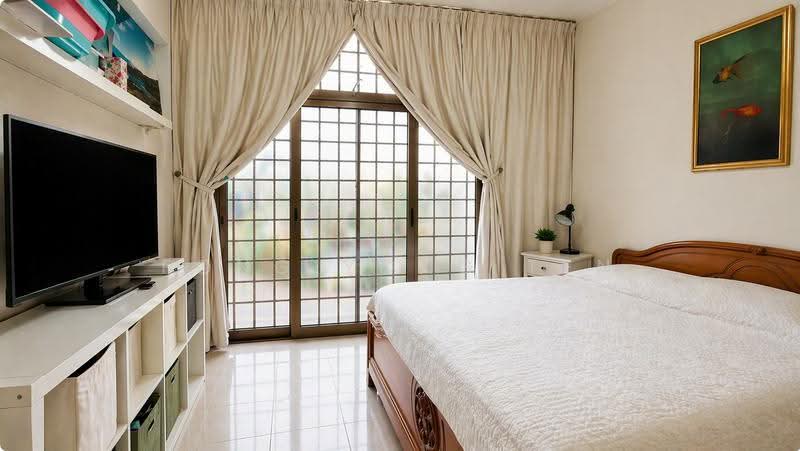 Attractive $1,5xx Psf Semi D With A&A or Rebuilt Potential, PARI BURONG / CHEMPAKA KUNING / UPPER CHANGI ROAD, Bedok / Upper East Coast, 6 Bedrooms, 3,999 sqft, Semi-Detached House For Sale, by Fong Yong Ten, 500129242 - PropertyGuru.com.sg