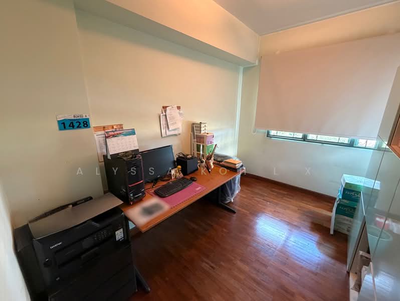 Palm Gardens, 2A Hong San Walk, 2 Bedrooms, 958 sqft, Condominium For Sale, by Alyssa Koh L X, 500129251 - Study - PropertyGuru.com.sg