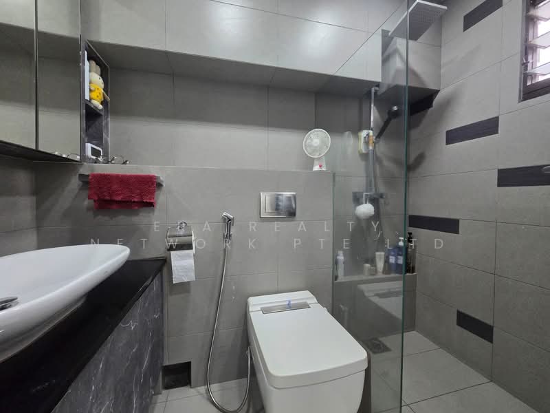 86 Telok Blangah Heights, 86 Telok Blangah Heights, 3 Bedrooms, 1,184 sqft, HDB Flat For Rent, by MARTIN, 500129264 - Bathroom - PropertyGuru.com.sg