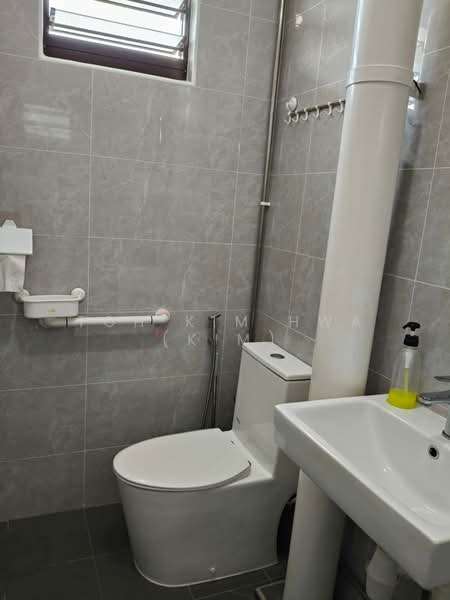 721 Jurong West Avenue 5, 721 Jurong West Avenue 5, Room Rental, 100 sqft, HDB Flat For Rent, by Toh Kim Hwa (Kim), 500129267 - Bathroom - PropertyGuru.com.sg
