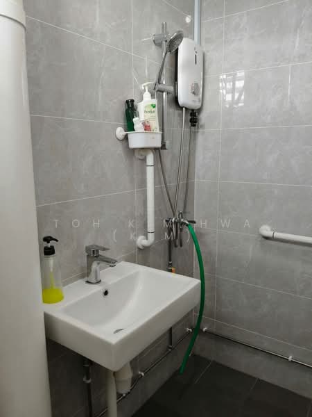 721 Jurong West Avenue 5, 721 Jurong West Avenue 5, Room Rental, 100 sqft, HDB Flat For Rent, by Toh Kim Hwa (Kim), 500129267 - Bathroom - PropertyGuru.com.sg