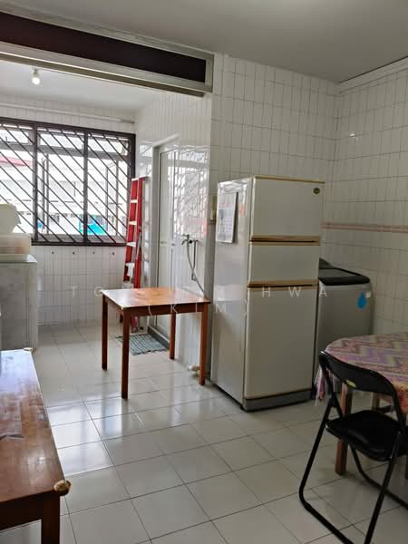 721 Jurong West Avenue 5, 721 Jurong West Avenue 5, Room Rental, 100 sqft, HDB Flat For Rent, by Toh Kim Hwa (Kim), 500129267 - Kitchen - PropertyGuru.com.sg
