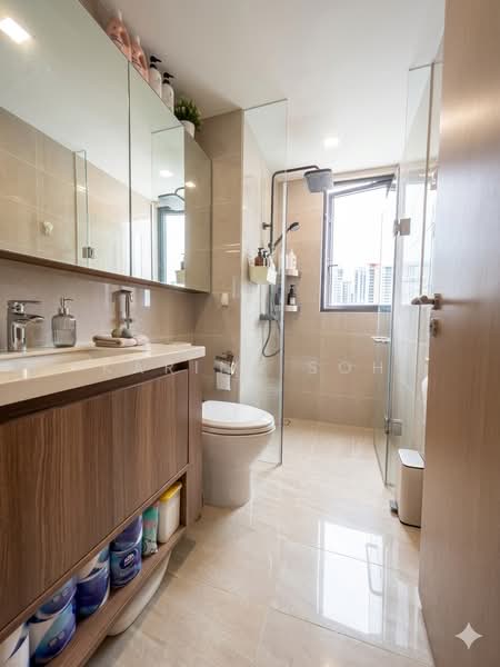 Kingsford Waterbay, 68 Upper Serangoon View, 4 Bedrooms, 1,249 sqft, Condominium For Sale, by Karina Soh, 500129269 - Common Bathroom - PropertyGuru.com.sg