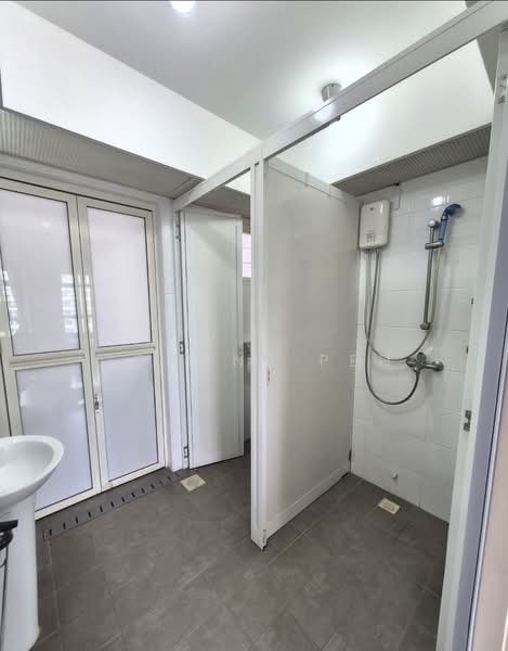 213A Compassvale Lane, 213A Compassvale Drive, 3 Bedrooms, 1,022 sqft, HDB Flat For Sale, by Joanne Peh, 500129277 - Bathroom - PropertyGuru.com.sg