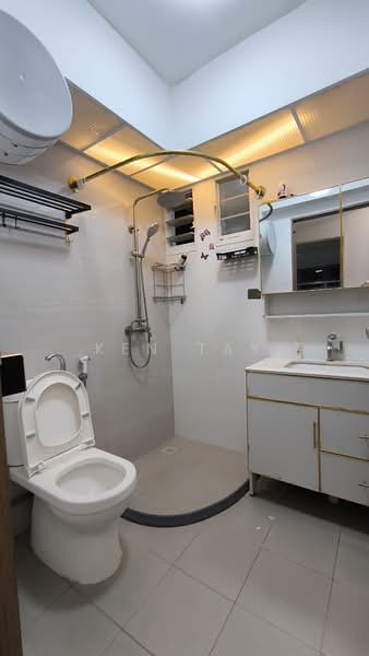 619B Tampines Street 61, 619B Tampines Street 61, 3 Bedrooms, 1,216 sqft, HDB Flat For Sale, by Ken Tay, 500129285 - Bathroom - PropertyGuru.com.sg