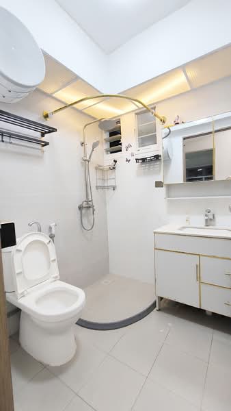 619B Tampines Street 61, 619B Tampines Street 61, 3 Bedrooms, 1,216 sqft, HDB Flat For Sale, by Ken Tay, 500129285 - Bathroom - PropertyGuru.com.sg