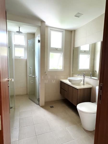 Tai Hwan Garden, 31 Tai Hwan Lane, 5 Bedrooms, 3,590 sqft, Corner Terrace For Rent, by Serene Cumming, 500129290 - Bathroom - PropertyGuru.com.sg
