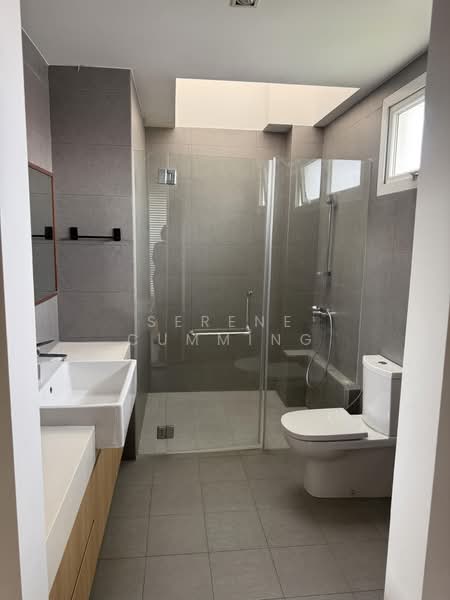 Tai Hwan Garden, 31 Tai Hwan Lane, 4 Bedrooms, 3,590 sqft, Corner Terrace For Rent, by Serene Cumming, 500129290 - Bathroom - PropertyGuru.com.sg