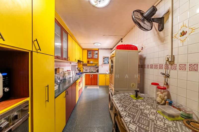 110 Gangsa Road, 110 Gangsa Road, 3 Bedrooms, 1,302 sqft, HDB Flat For Sale, by Zahir Shah, 500129304 - Kitchen - PropertyGuru.com.sg