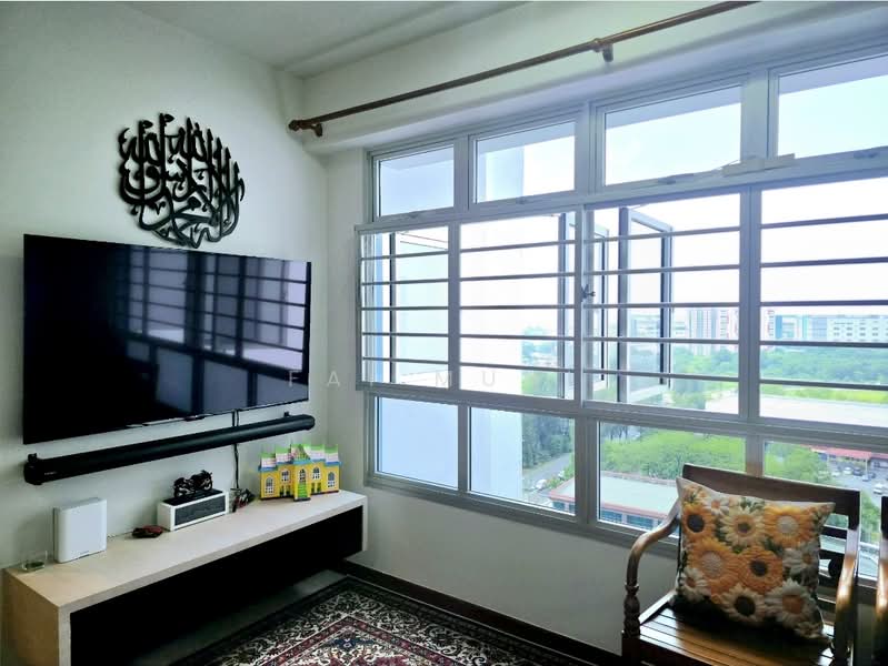 140C Corporation Drive, 140C Corporation Drive, 2 Bedrooms, 732 sqft, HDB Flat For Sale, by Fai Muni, 500129306 - Living Room - PropertyGuru.com.sg