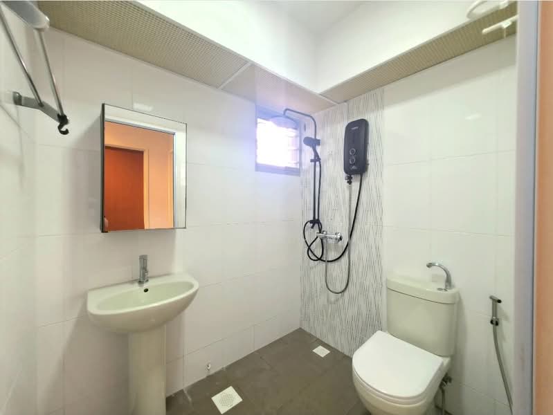 140C Corporation Drive, 140C Corporation Drive, 2 Bedrooms, 732 sqft, HDB Flat For Sale, by Fai Muni, 500129306 - Bathroom - PropertyGuru.com.sg