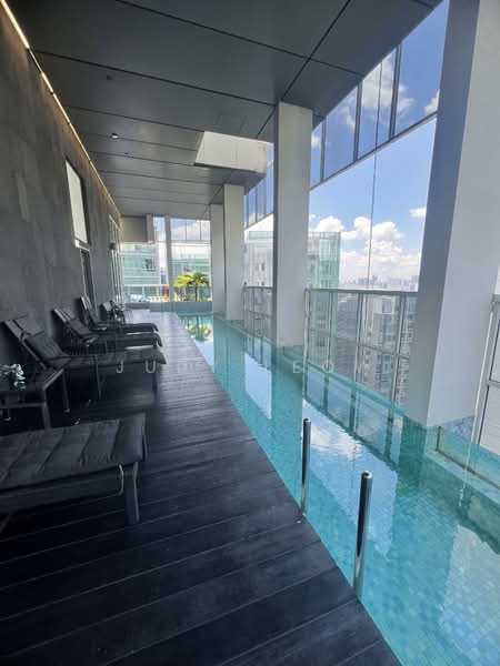 The Peak @ Cairnhill I, 51 Cairnhill Circle, 1 Bedroom, 592 sqft, Condominium For Sale, by Judy Leow, 500129343 - Pool - PropertyGuru.com.sg