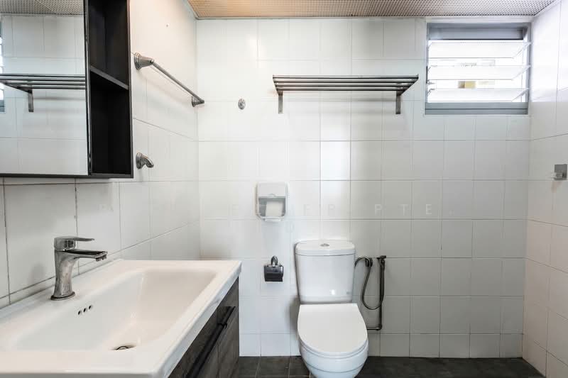 612D Punggol Drive, 612D Punggol Drive, 3 Bedrooms, 1,001 sqft, HDB Flat For Sale, by PROPSELLER PTE. LTD., 500129346 - Bathroom - PropertyGuru.com.sg