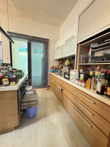 Lornie 18, 12 Lornie Road, 6 Bedrooms, 4,650 sqft, Cluster House For Sale, by Roland Tai, 500129361 - Kitchen - PropertyGuru.com.sg