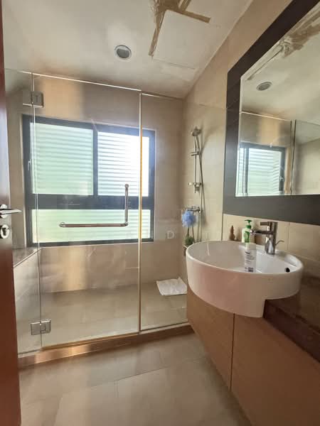 Lornie 18, 12 Lornie Road, 6 Bedrooms, 4,650 sqft, Cluster House For Sale, by Roland Tai, 500129361 - Bathroom - PropertyGuru.com.sg