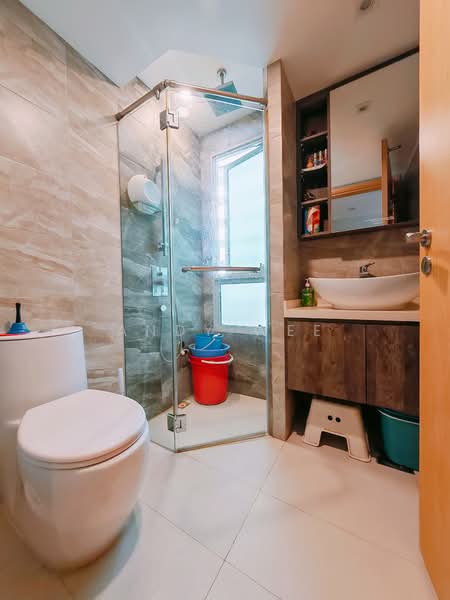 Eight Riversuites, 10 Whampoa East, 3 Bedrooms, 1,195 sqft, Condominium For Sale, by Andy Wee, 500129364 - Bathroom - PropertyGuru.com.sg