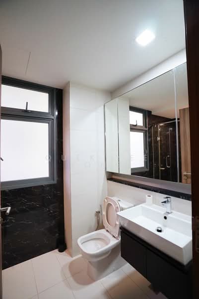 Palm Isles, 38 Flora Drive, 2 Bedrooms, 807 sqft, Condominium For Rent, by Quek Yee Yong, 500129373 - Bathroom - PropertyGuru.com.sg