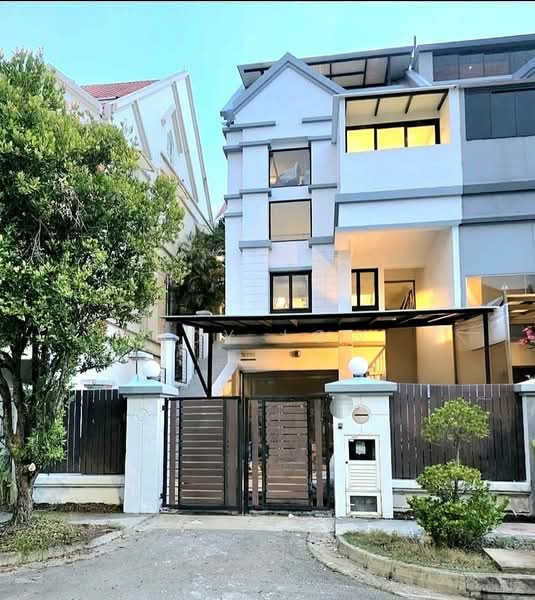 $950psf Corner Terrace -7bed 5bath -D16 East Coast Bedok- Sunset -10min Tanah Merah MRT - 3min Bus, , 7 Bedrooms, 3,800 sqft, Corner Terrace For Sale, by Roy Low, 500129378 - Exterior - PropertyGuru.com.sg