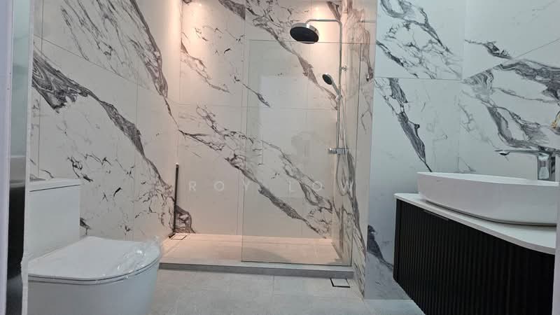 $900psf Corner Terrace -7bed 5bath -D16 East Coast Bedok- Sunset -10min Tanah Merah MRT - 3min Bus, , 7 Bedrooms, 3,990 sqft, Corner Terrace For Sale, by Roy Low, 500129378 - Bathroom - PropertyGuru.com.sg