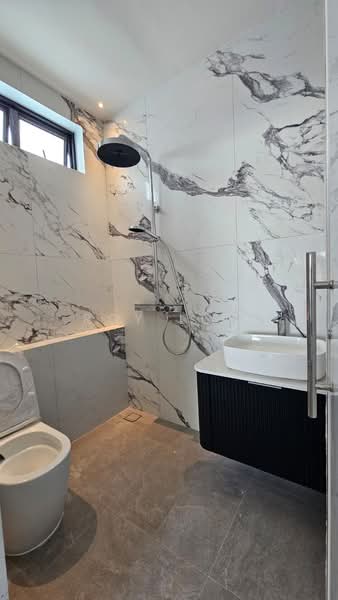 $900psf Corner Terrace -7bed 5bath -D16 East Coast Bedok- Sunset -10min Tanah Merah MRT - 3min Bus, , 7 Bedrooms, 3,990 sqft, Corner Terrace For Sale, by Roy Low, 500129378 - Bathroom - PropertyGuru.com.sg
