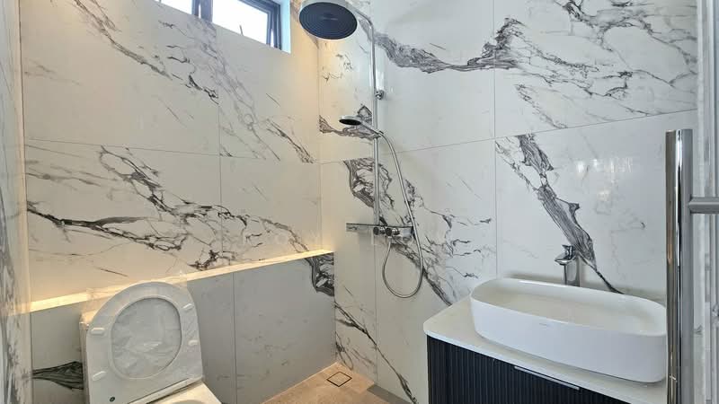 Bnew -$900psf Corner Terrace 7bed 5bath D16 East Coast Bedok Sunset 10min Tanah Merah MRT - 3min Bus, , 7 Bedrooms, 4,109 sqft, Corner Terrace For Sale, by Roy Low, 500129378 - Bathroom - PropertyGuru.com.sg