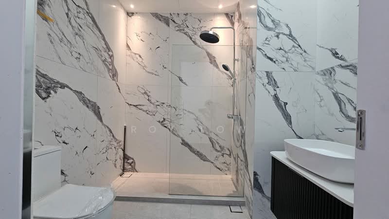 Bnew -$900psf Corner Terrace 7bed 5bath D16 East Coast Bedok Sunset 10min Tanah Merah MRT - 3min Bus, , 7 Bedrooms, 4,109 sqft, Corner Terrace For Sale, by Roy Low, 500129378 - Bathroom - PropertyGuru.com.sg
