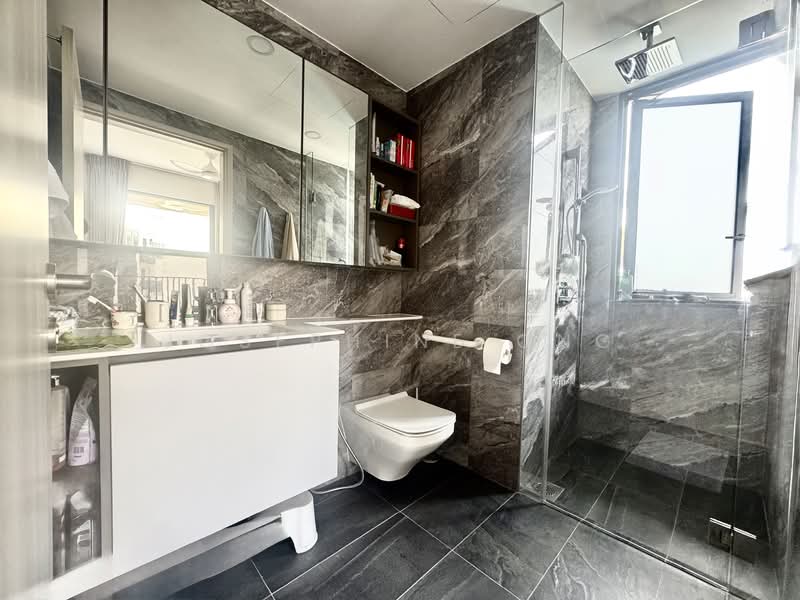 Sengkang Grand Residences, 82 Compassvale Bow, 3 Bedrooms, 1,012 sqft, Condominium For Sale, by Josephine Ong, 500129389 - Bathroom - PropertyGuru.com.sg