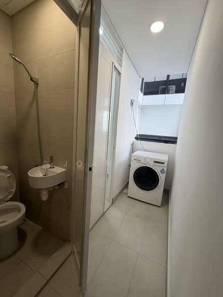 Artra, 10 Alexandra View, 3 Bedrooms, 1,044 sqft, Condominium For Rent, by Joan Ow, 500129392 - Yard with helper’s room & WC - PropertyGuru.com.sg
