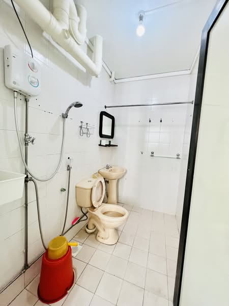 525 Jelapang Road, 525 Jelapang Road, 4 Bedrooms, 1,614 sqft, HDB Flat For Rent, by Jayden Toh, 500129411 - Bathroom - PropertyGuru.com.sg