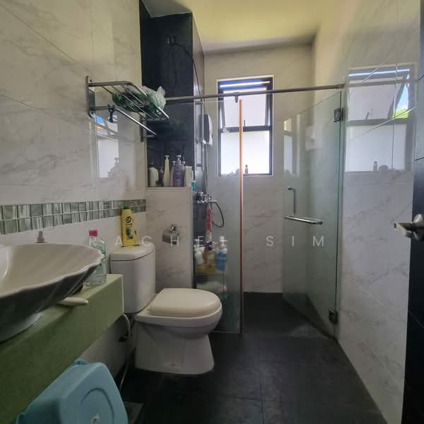 TAI KENG ESTATE, Tai Keng Estate, 4 Bedrooms, 3,500 sqft, Corner Terrace For Sale, by Rachel Sim, 500129431 - Bathroom - PropertyGuru.com.sg