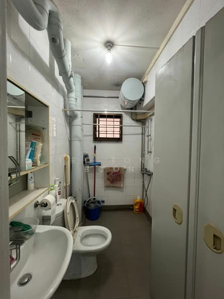 484 Choa Chu Kang Avenue 5, 484 Choa Chu Kang Avenue 5, 3 Bedrooms, 1,259 sqft, HDB Flat For Sale, by Yeo Tong Boon, 500129455 - Bathroom - PropertyGuru.com.sg
