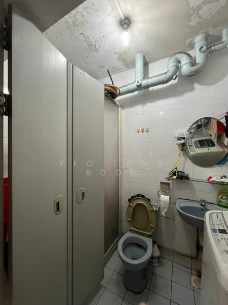 484 Choa Chu Kang Avenue 5, 484 Choa Chu Kang Avenue 5, 3 Bedrooms, 1,259 sqft, HDB Flat For Sale, by Yeo Tong Boon, 500129455 - Bathroom - PropertyGuru.com.sg