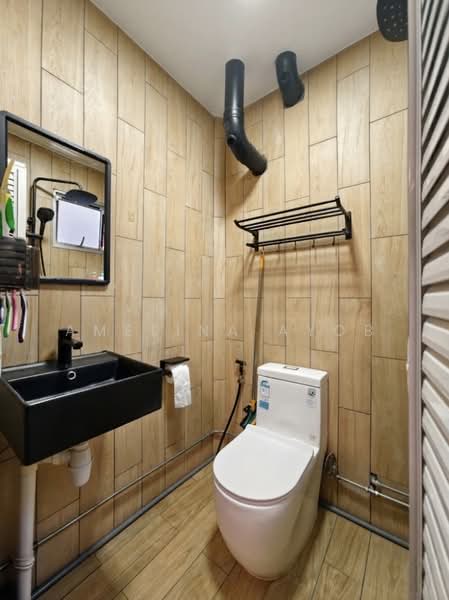 321 Bukit Batok Street 33, 321 Bukit Batok Street 33, 3 Bedrooms, 1,001 sqft, HDB Flat For Sale, by Amelina Ayob, 500129457 - Master Ensuite Bathroom - PropertyGuru.com.sg