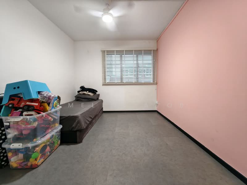 321 Bukit Batok Street 33, 321 Bukit Batok Street 33, 3 Bedrooms, 1,001 sqft, HDB Flat For Sale, by Amelina Ayob, 500129457 - Bedroom - PropertyGuru.com.sg