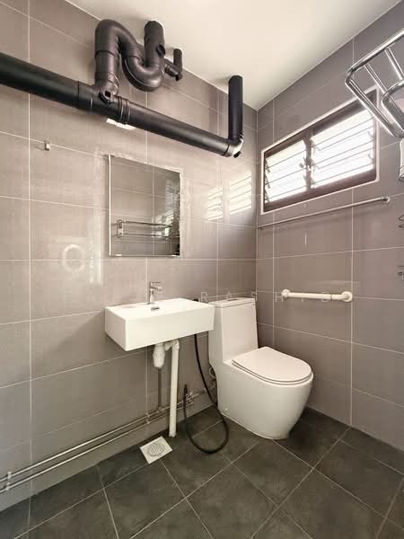 411 Yishun Ring Road, 411 Yishun Ring Road, 4 Bedrooms, 1,130 sqft, HDB Flat For Sale, by Fariz Rashid, 500129464 - Bathroom - PropertyGuru.com.sg