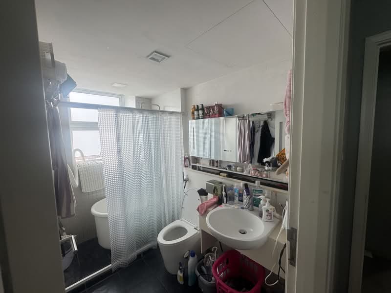 The Esparis, 9B Pasir Ris Drive 4, 4 Bedrooms, 1,184 sqft, Condominium For Sale, by Sheryn Tan, 500129466 - Bathroom - PropertyGuru.com.sg